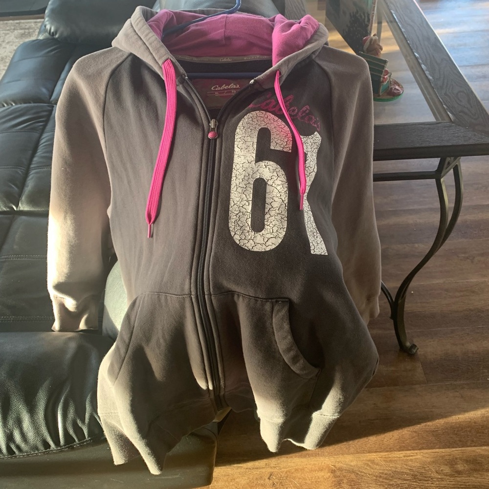 XL women’s cabelas zip up hoodie sweatshirt. Gray and pink. Excellent condition